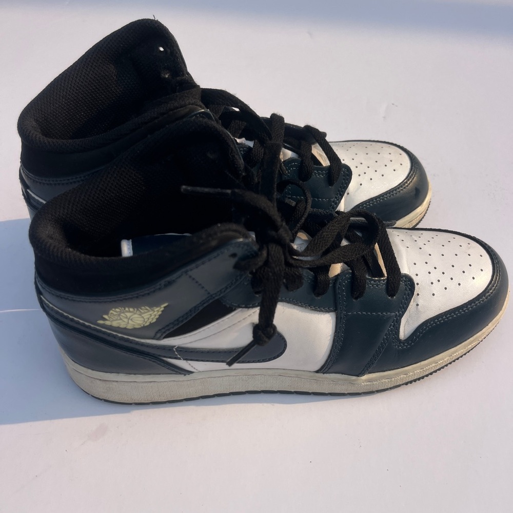 Nike Air Jordan 1 Mid Big Kids Sneakers - Navy Blue and White
